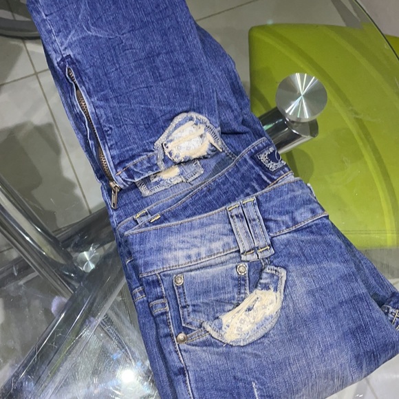 Modern jean - Picture 7 of 7